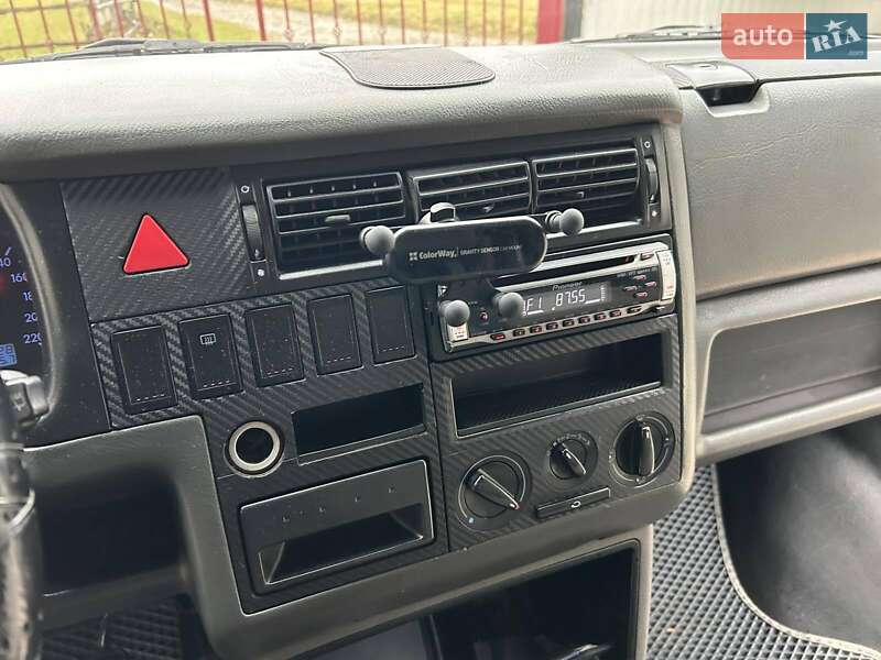 Грузовой фургон Volkswagen Transporter 2002 в Надворной