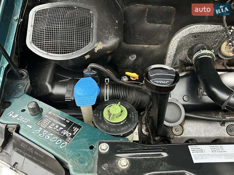 Грузовой фургон Volkswagen Transporter 2002 в Надворной