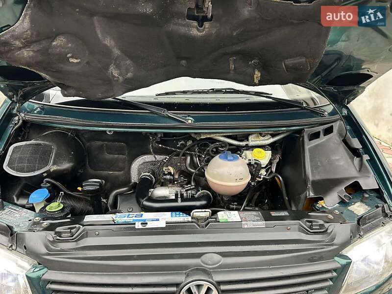 Грузовой фургон Volkswagen Transporter 2002 в Надворной