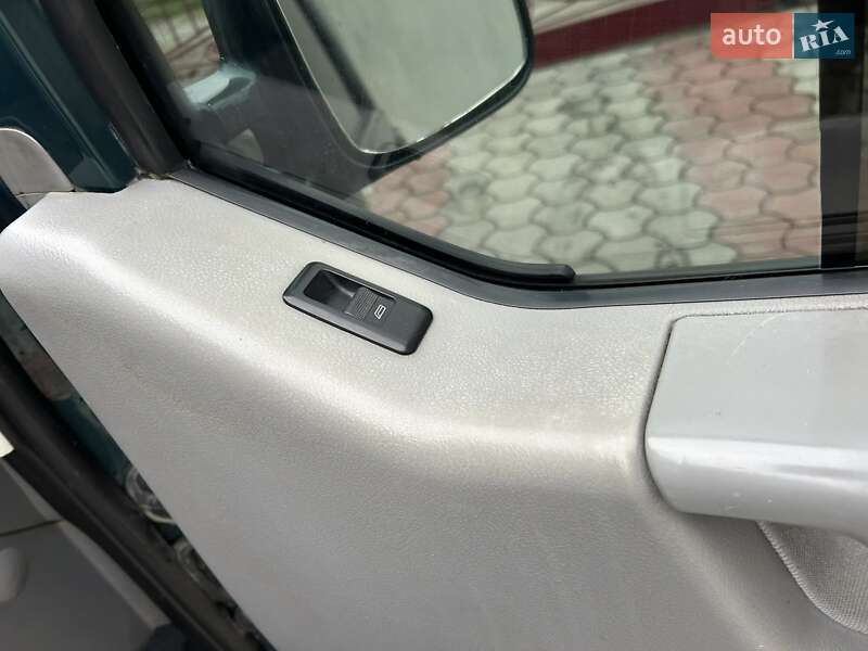 Грузовой фургон Volkswagen Transporter 2002 в Надворной