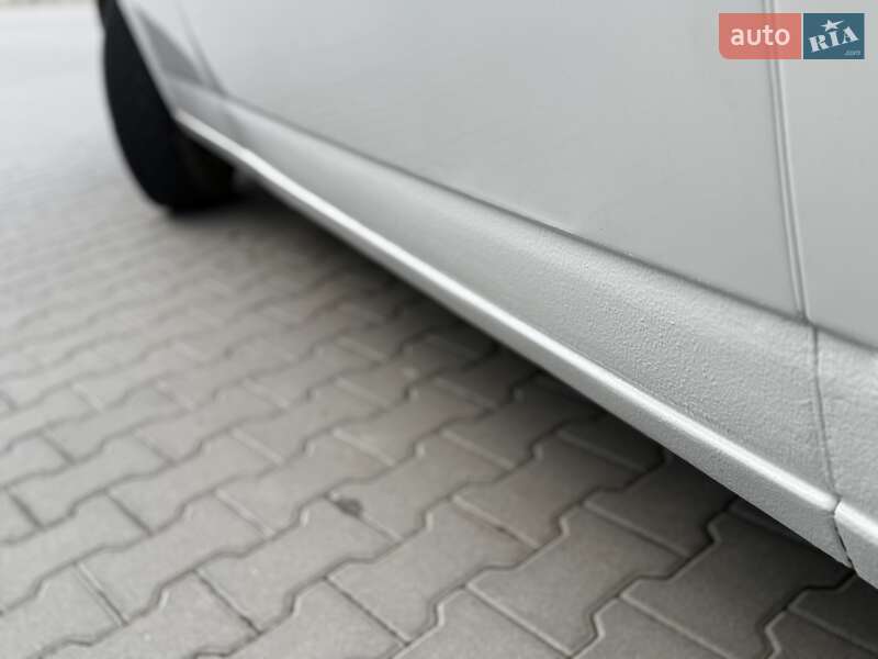 Мінівен Volkswagen Transporter 2000 в Львові