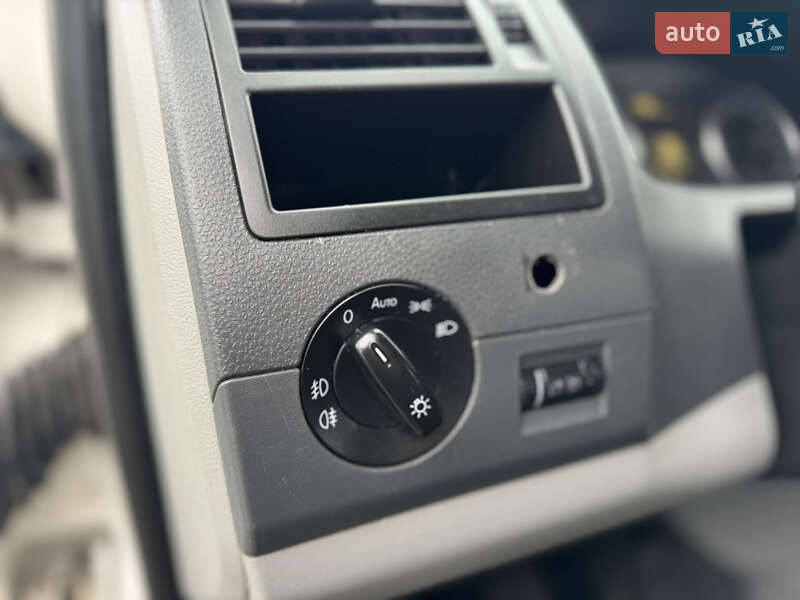 Грузовой фургон Volkswagen Transporter 2013 в Киеве