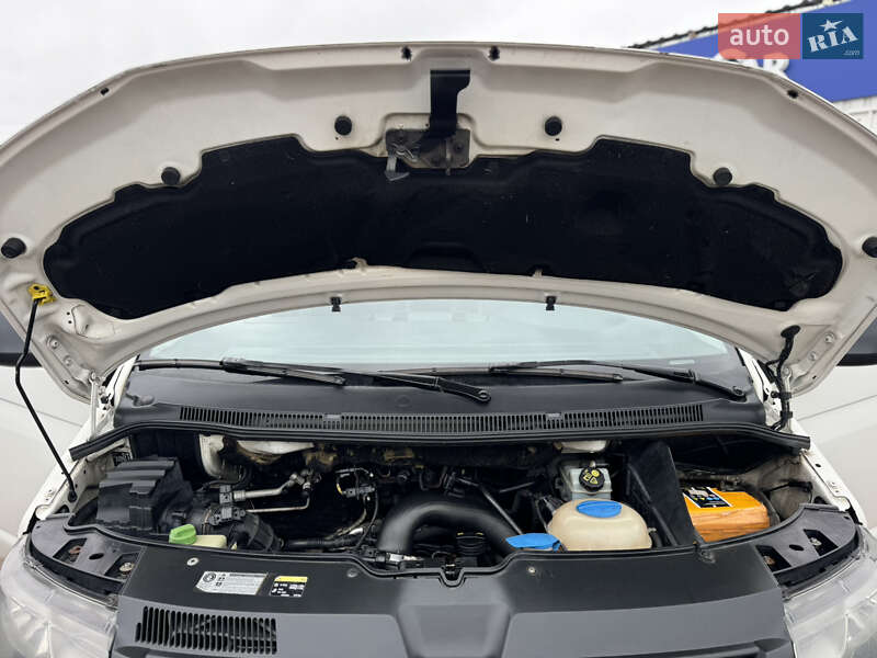 Грузовой фургон Volkswagen Transporter 2013 в Киеве