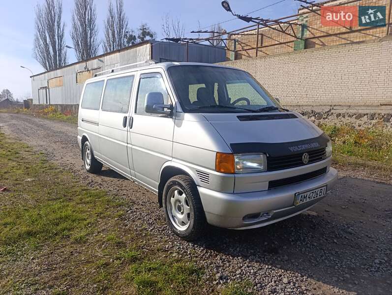 Мінівен Volkswagen Transporter 2003 в Зорі