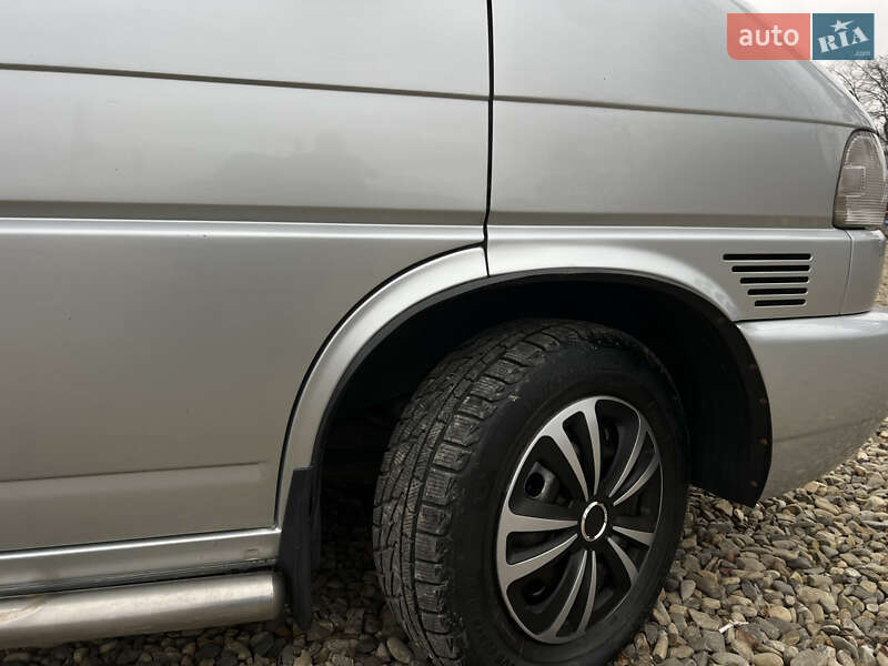 Вантажопасажирський фургон Volkswagen Transporter 2003 в Сторожинці