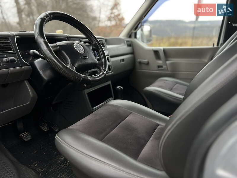 Вантажопасажирський фургон Volkswagen Transporter 2003 в Сторожинці