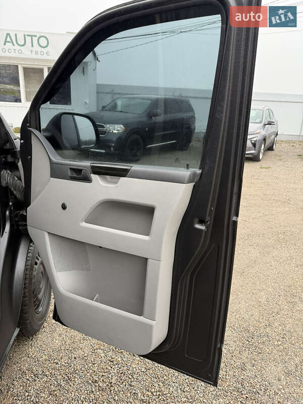 Вантажний фургон Volkswagen Transporter 2011 в Кропивницькому