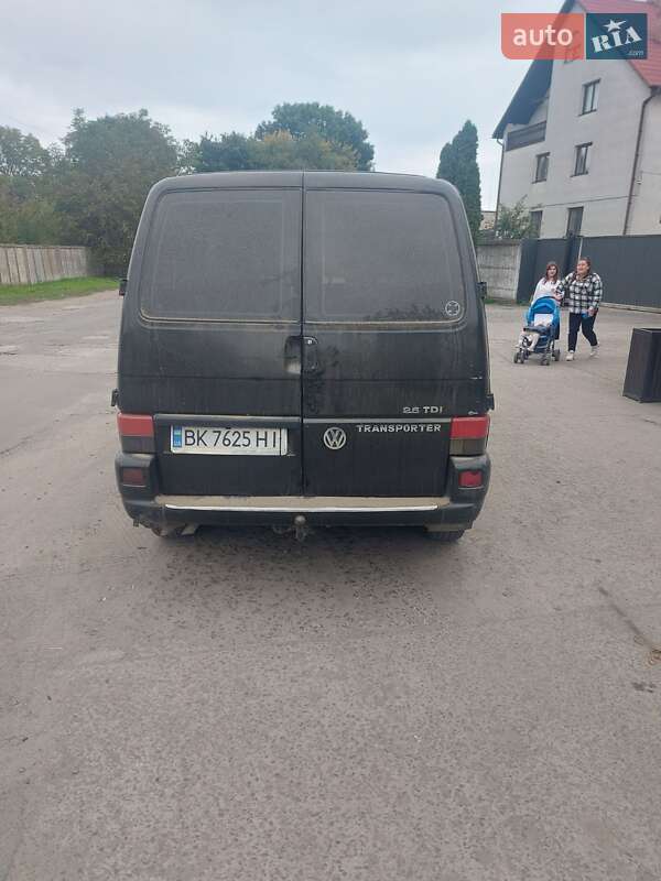 Минивэн Volkswagen Transporter 1996 в Остроге