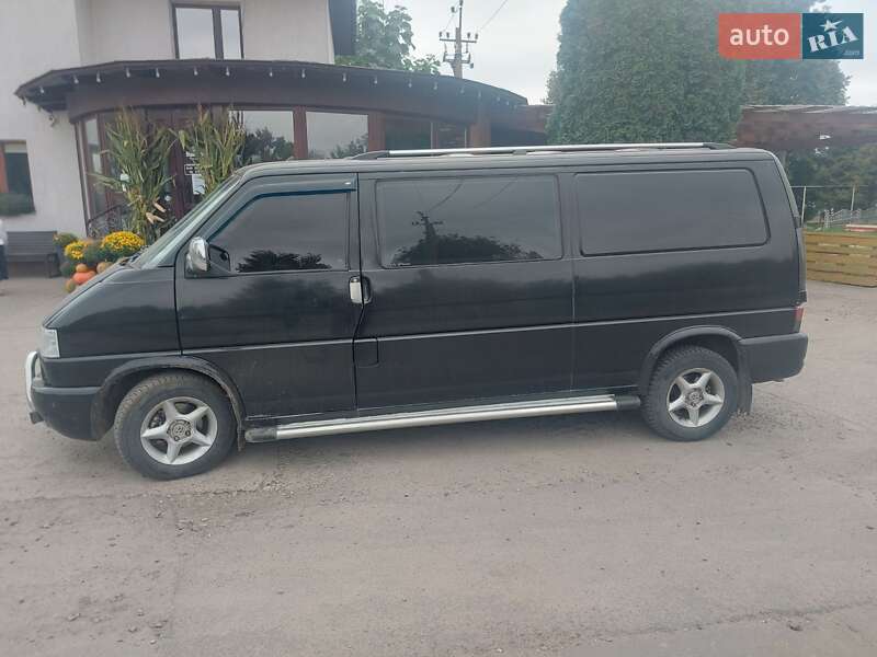 Минивэн Volkswagen Transporter 1996 в Остроге