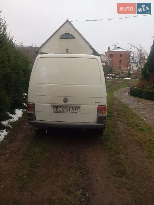 Вантажний фургон Volkswagen Transporter 2003 в Стрию