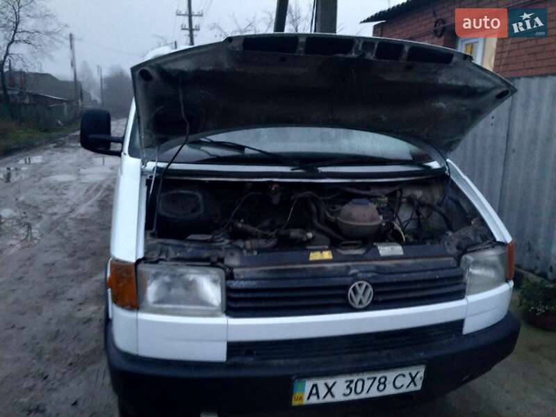 Минивэн Volkswagen Transporter 2001 в Будах