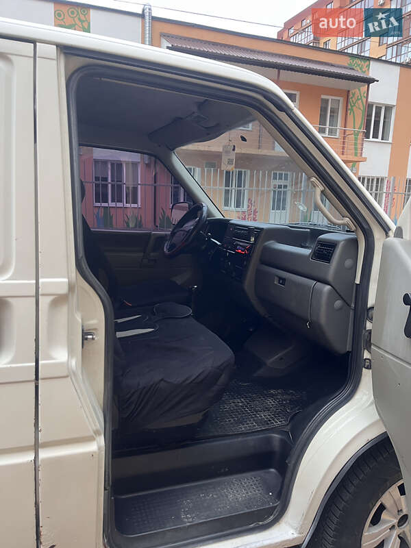 Грузовой фургон Volkswagen Transporter 1997 в Виннице