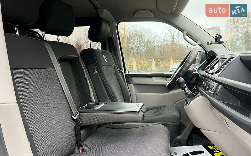 Грузопассажирский фургон Volkswagen Transporter 2017 в Львове