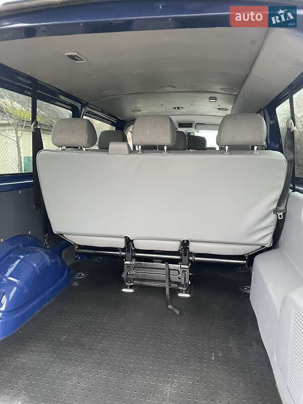 Минивэн Volkswagen Transporter 2006 в Остроге