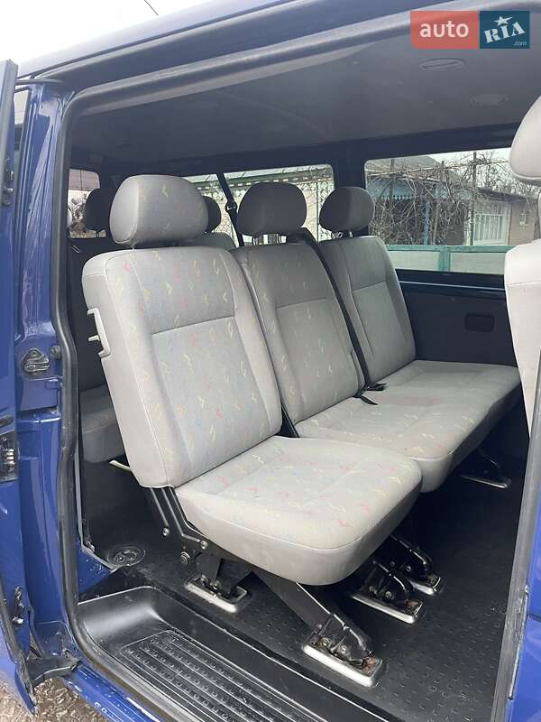 Минивэн Volkswagen Transporter 2006 в Остроге