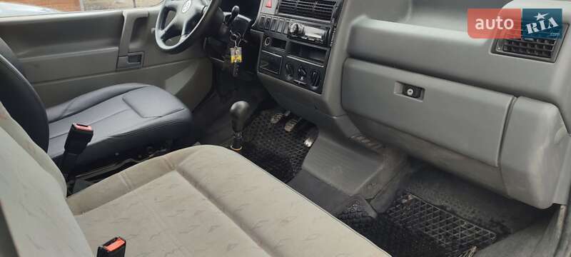 Минивэн Volkswagen Transporter 2000 в Косове