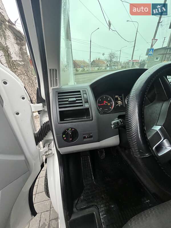 Вантажний фургон Volkswagen Transporter 2013 в Запоріжжі