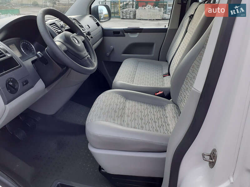 Минивэн Volkswagen Transporter 2010 в Звягеле