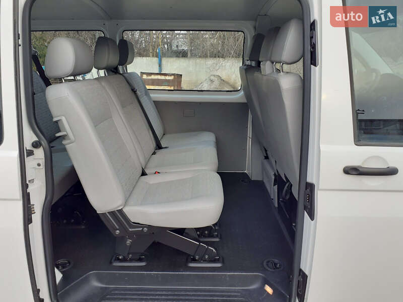 Минивэн Volkswagen Transporter 2010 в Звягеле