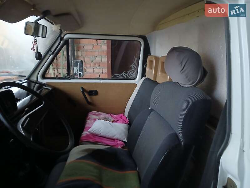 Вантажопасажирський фургон Volkswagen Transporter 1986 в Трускавці