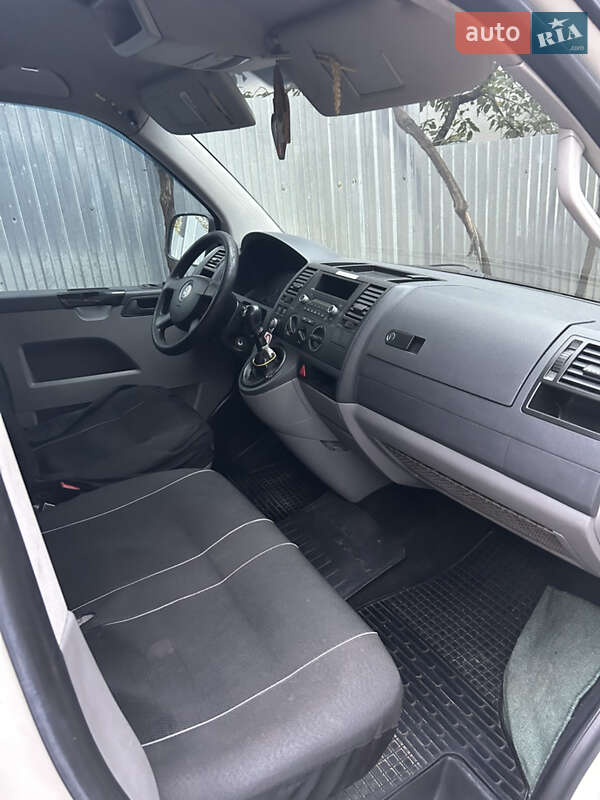 Грузовой фургон Volkswagen Transporter 2007 в Мукачево