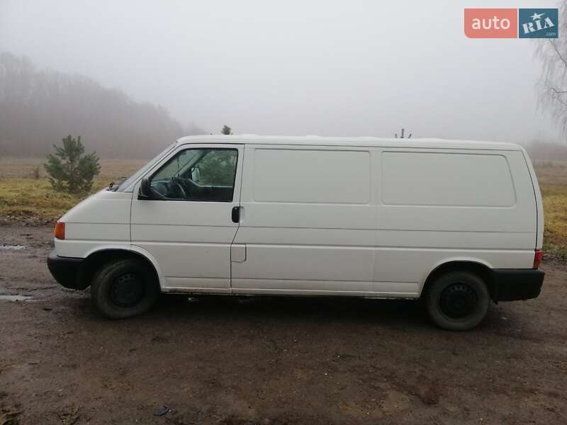 Вантажний фургон Volkswagen Transporter 2002 в Самборі