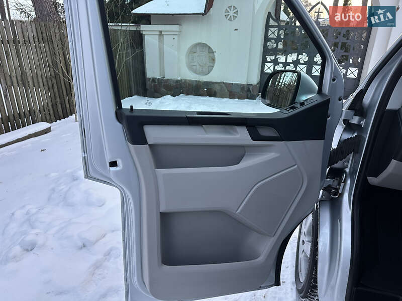 Мінівен Volkswagen Transporter 2015 в Києві