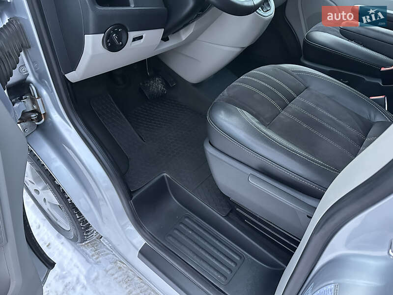 Мінівен Volkswagen Transporter 2015 в Києві