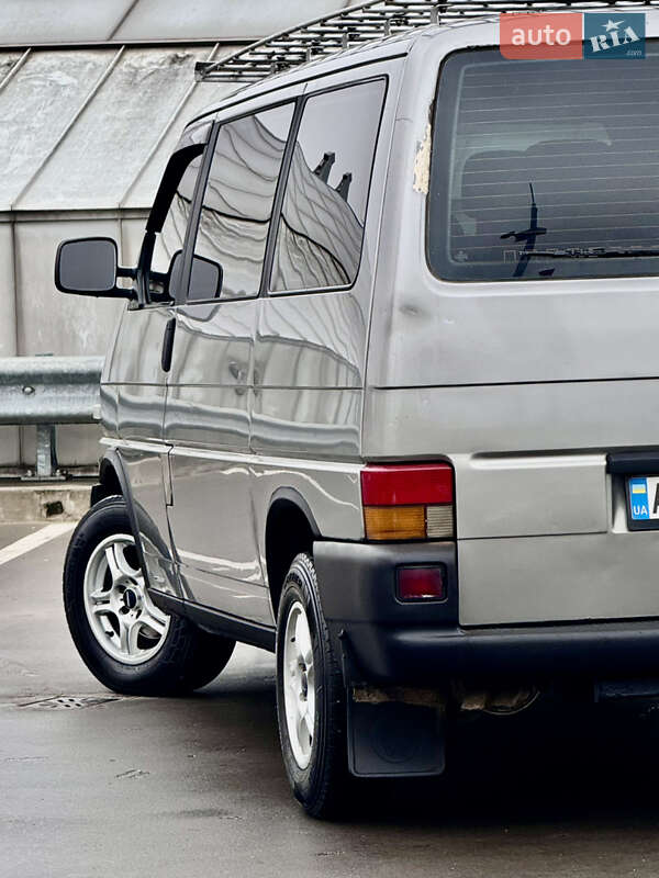 Грузопассажирский фургон Volkswagen Transporter 2000 в Киеве