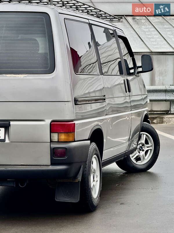 Грузопассажирский фургон Volkswagen Transporter 2000 в Киеве