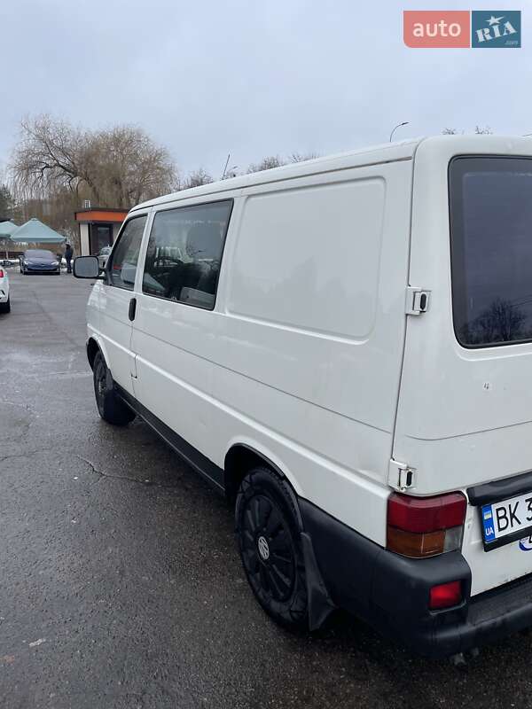 Грузопассажирский фургон Volkswagen Transporter 2000 в Ровно