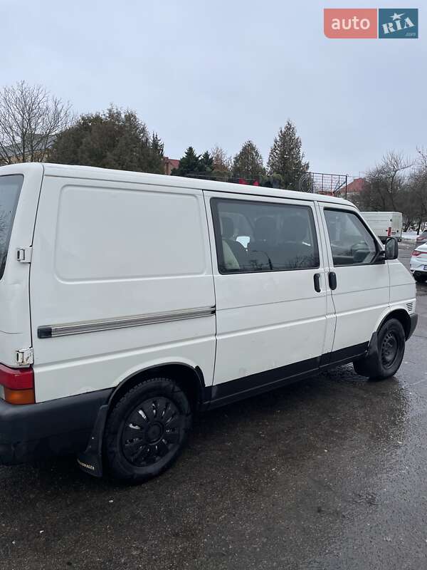 Грузопассажирский фургон Volkswagen Transporter 2000 в Ровно