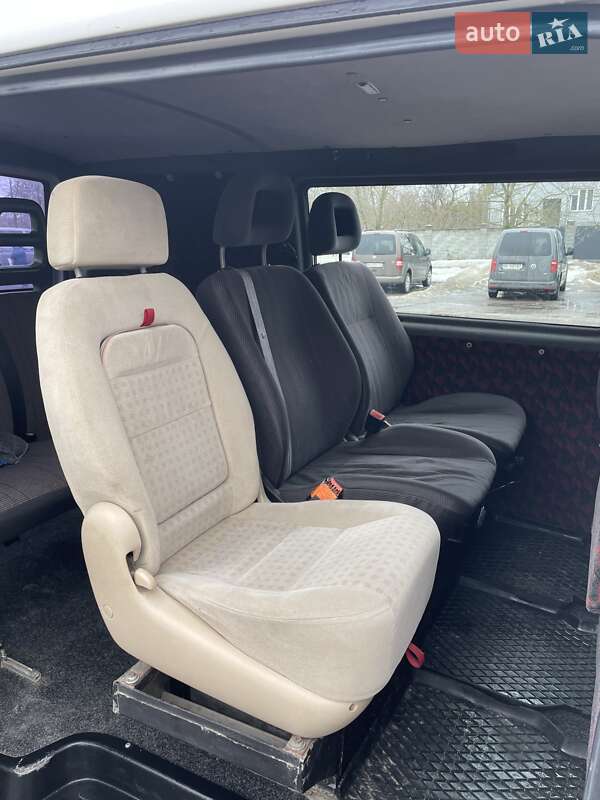 Грузопассажирский фургон Volkswagen Transporter 2000 в Ровно