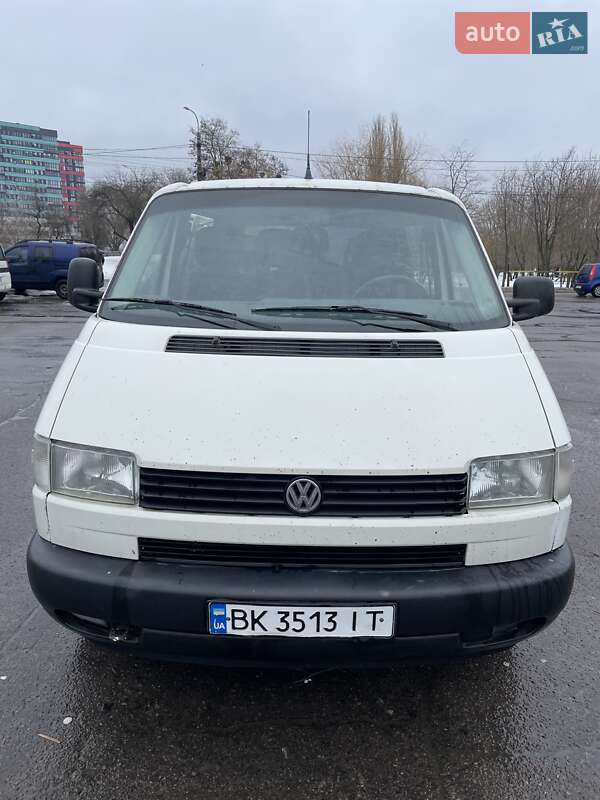 Грузопассажирский фургон Volkswagen Transporter 2000 в Ровно