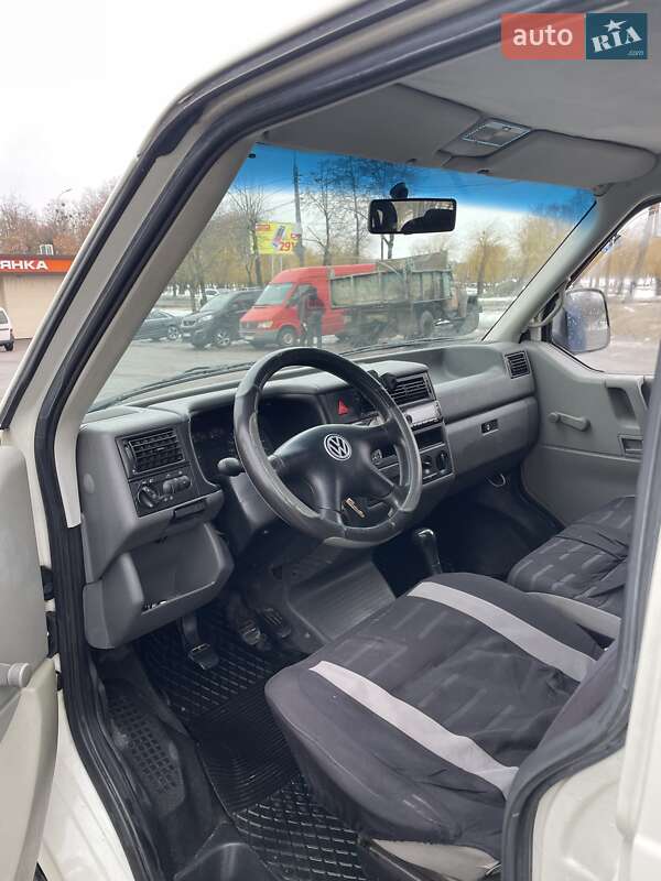 Грузопассажирский фургон Volkswagen Transporter 2000 в Ровно