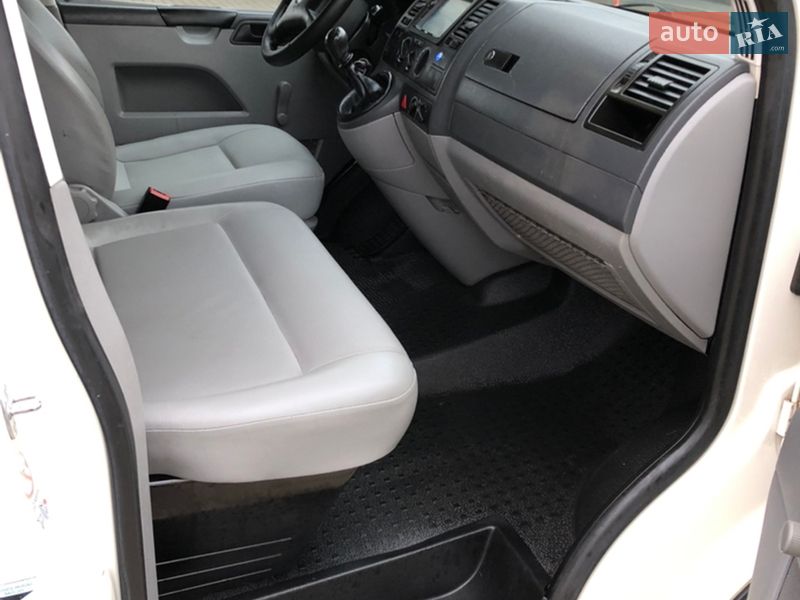 Мінівен Volkswagen Transporter 2006 в Чернівцях