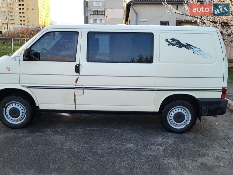 Вантажопасажирський фургон Volkswagen Transporter 2001 в Києві