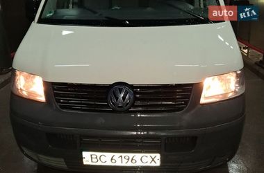 Вантажний фургон Volkswagen Transporter 2006 в Львові