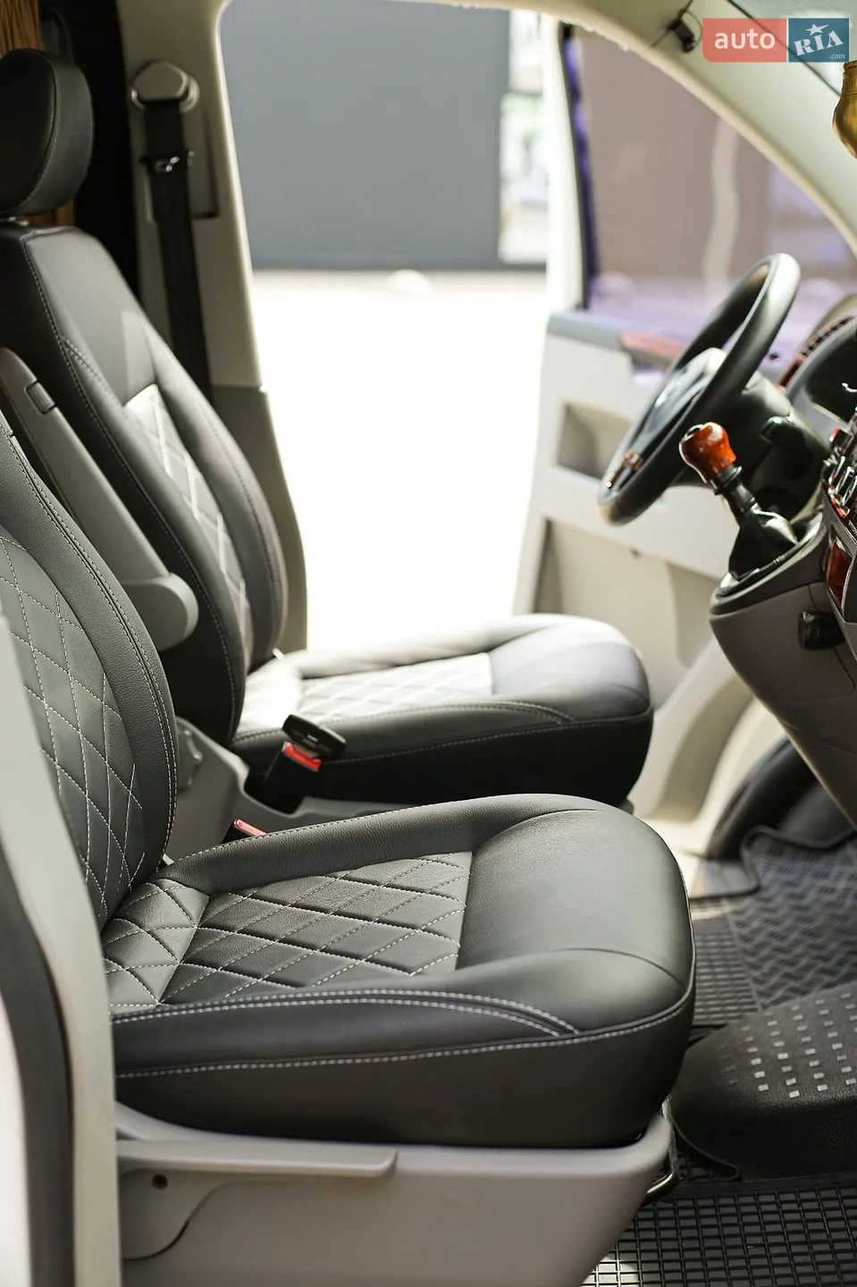 2010 Volkswagen Transporter - мініатюра 16