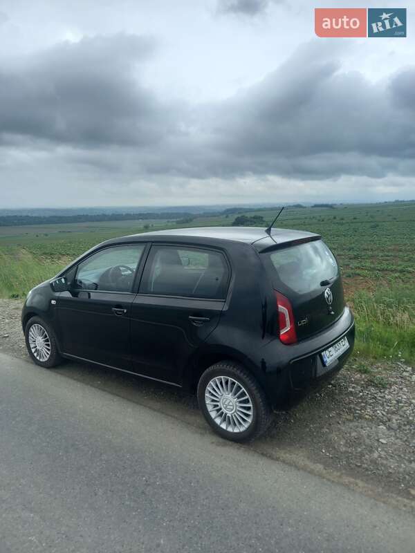Хэтчбек Volkswagen Up 2014 в Черновцах