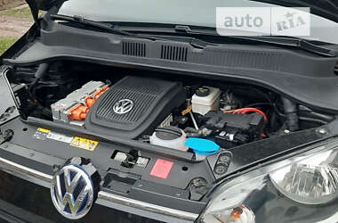 Хетчбек Volkswagen Up 2014 в Дубні