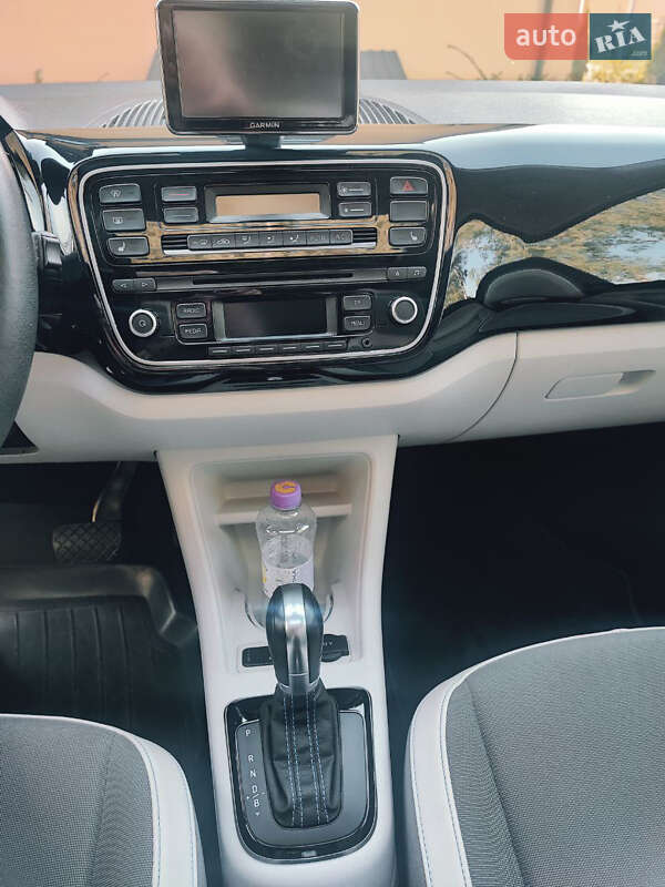Хэтчбек Volkswagen Up 2014 в Луцке