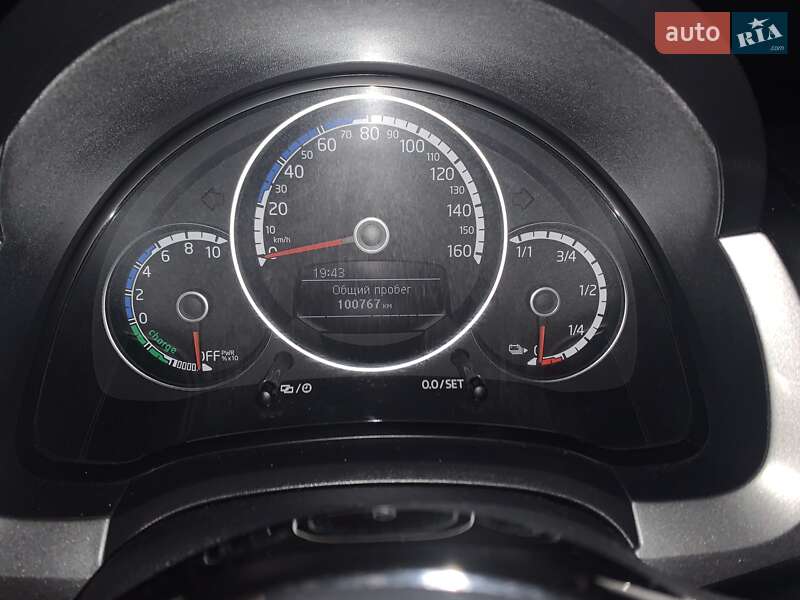 Хетчбек Volkswagen Up 2013 в Городку