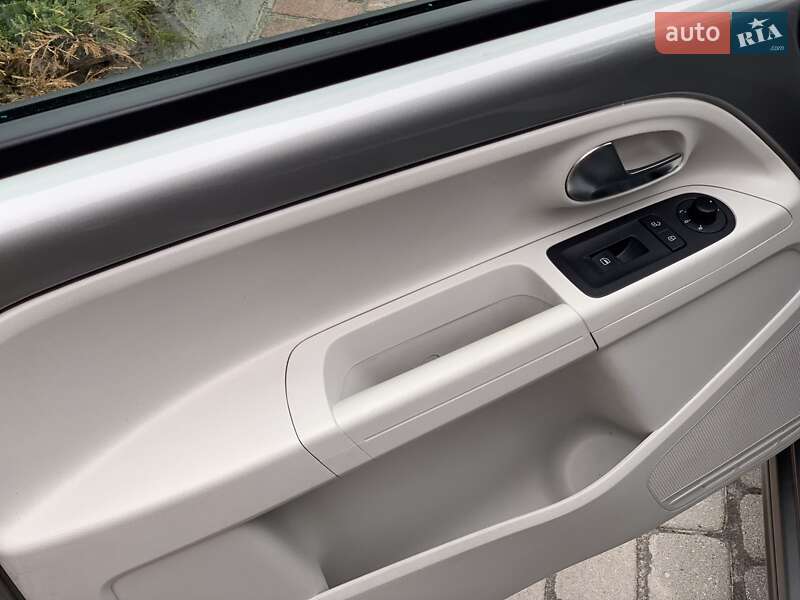 Хетчбек Volkswagen Up 2013 в Городку