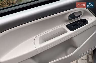 Хэтчбек Volkswagen Up 2013 в 