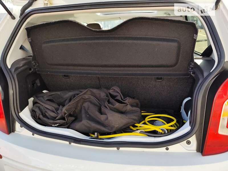 Хэтчбек Volkswagen Up 2014 в Киеве фото 30 Хэтчбек Volkswagen Up 2014 в Киеве