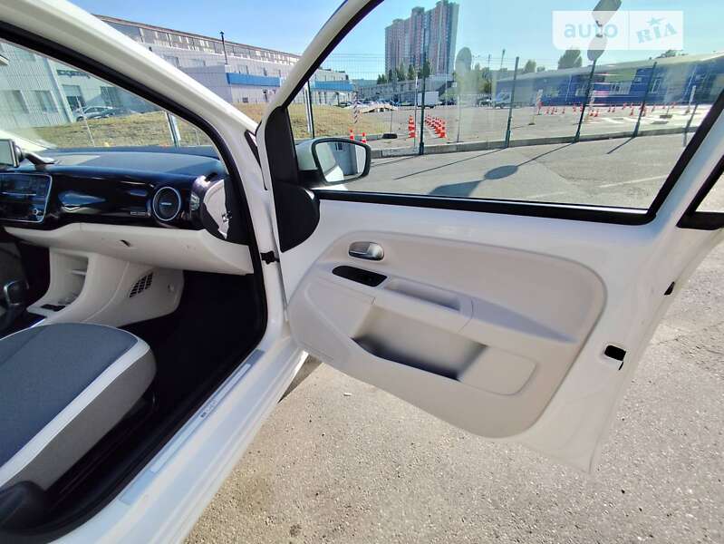 Хэтчбек Volkswagen Up 2014 в Киеве фото 22 Хэтчбек Volkswagen Up 2014 в Киеве