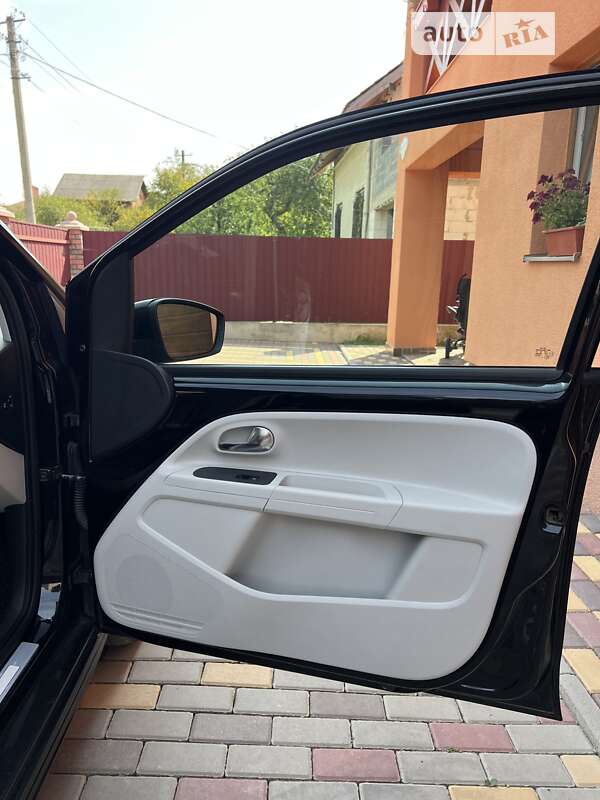 Хэтчбек Volkswagen Up 2013 в Ивано-Франковске