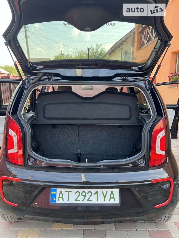 Хэтчбек Volkswagen Up 2013 в Ивано-Франковске
