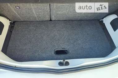 Хетчбек Volkswagen Up 2016 в 
